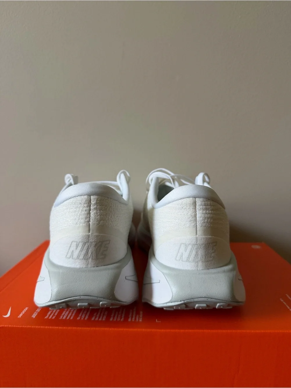 Nike Motiva Summit White DV1238-106 Women’s Size 10.5